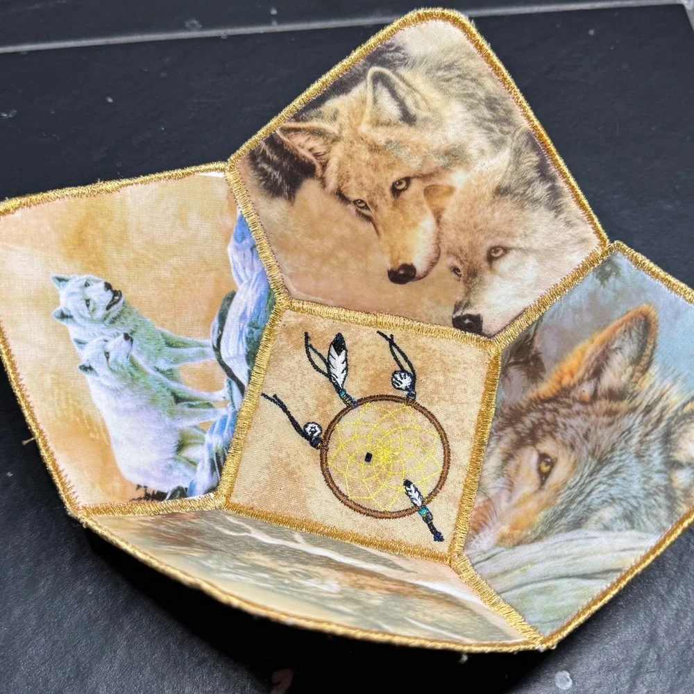 Vtg Native Southwest Fabric Trinket Bowl Wolves Eagles‎ Dreamcatcher Gold Indian